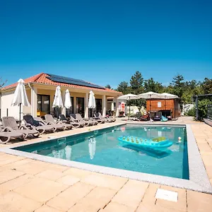 Vsg - Relaxing Apartments, 200m From The Sea, With Pool, Sauna & Jacuzzi Apartman
